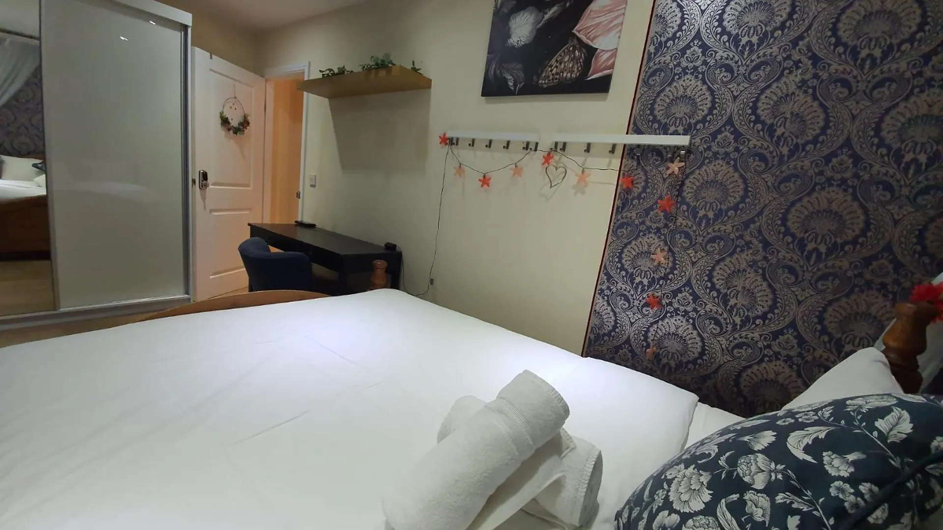 Wallwood Rooms Лондон Гостевой дом